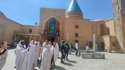 دانشجویان رشته نقاشی در بسطام